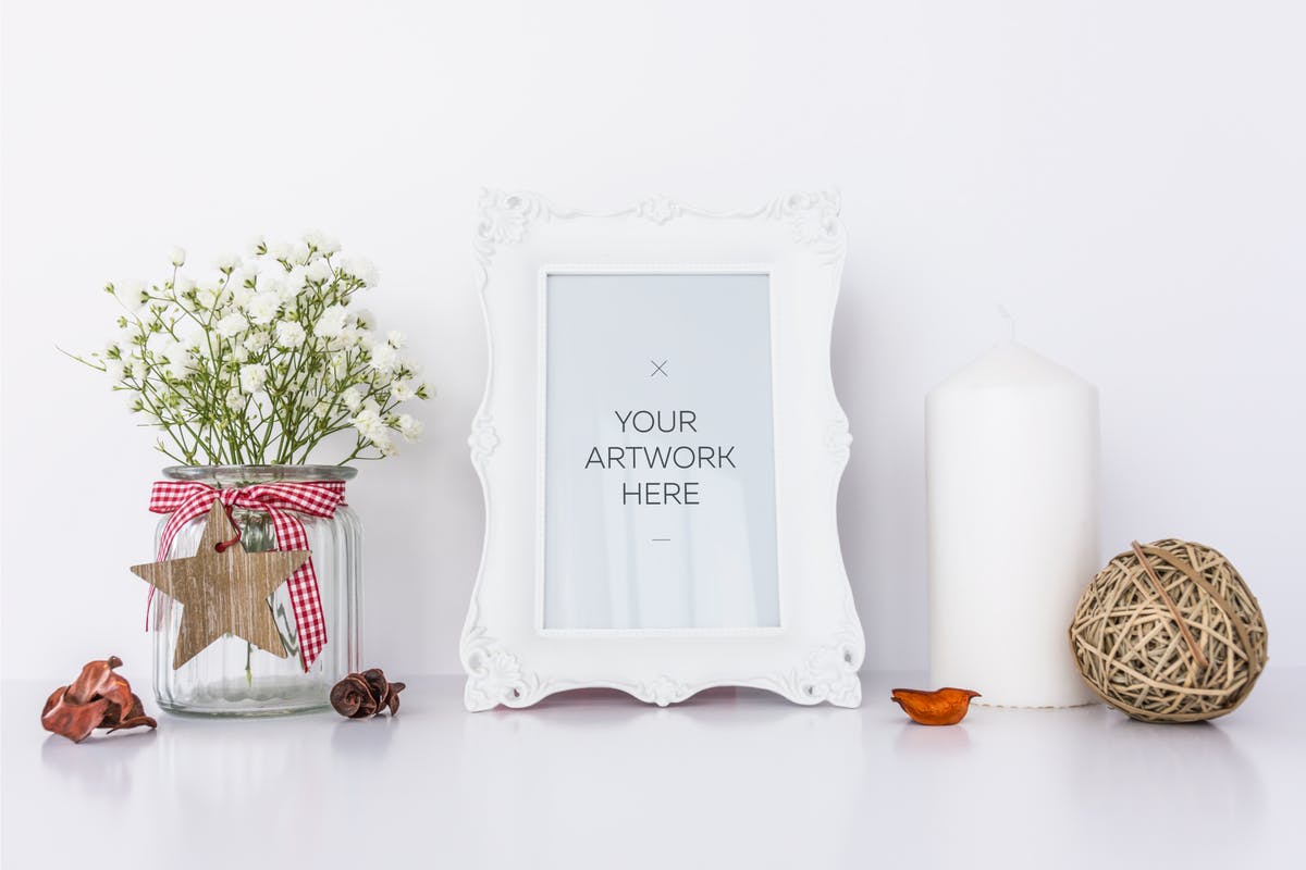 蜡烛＆鲜花装饰白色画框样机 White Frame Mockup with Candle & Flowers