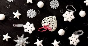 白色圣诞装饰元素俯视图视频素材 White Decorations for Christmas Tree