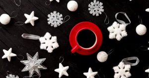 热咖啡&圣诞节装饰品视频素材 Christmas Decorations Around Hot Beverage