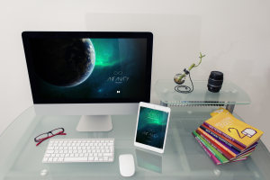 iMac&iPad桌面设备屏幕预览效果样机3 Desktop Device Mockup 3