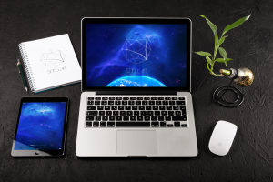 办公桌面场景MacBook Pro＆iPad Mini屏幕界面设计效果图样机01 MacBook Pro Retina 13 and iPad Mini Mockup 01