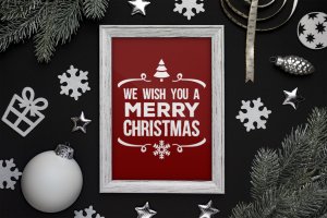 圣诞节主题照片相框样机模板 Christmas picture frame mockup