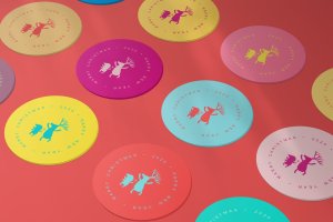圆形卡片/贴纸设计效果图样机v1 Round Cards / Stickers Mock-Ups Vol.1