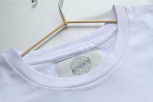 T恤服装品牌标签设计样机模板 Clothing Label Mockup
