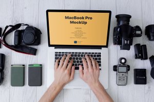 摄影师设备场景Macbook Pro电脑样机模板 2 Mockup templates: Photographer’s Macbook Pro